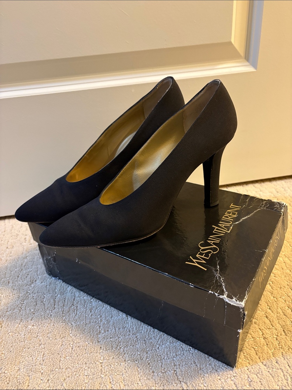 Vintage Yves Saint Laurent Black classic grosgrain  Pumps